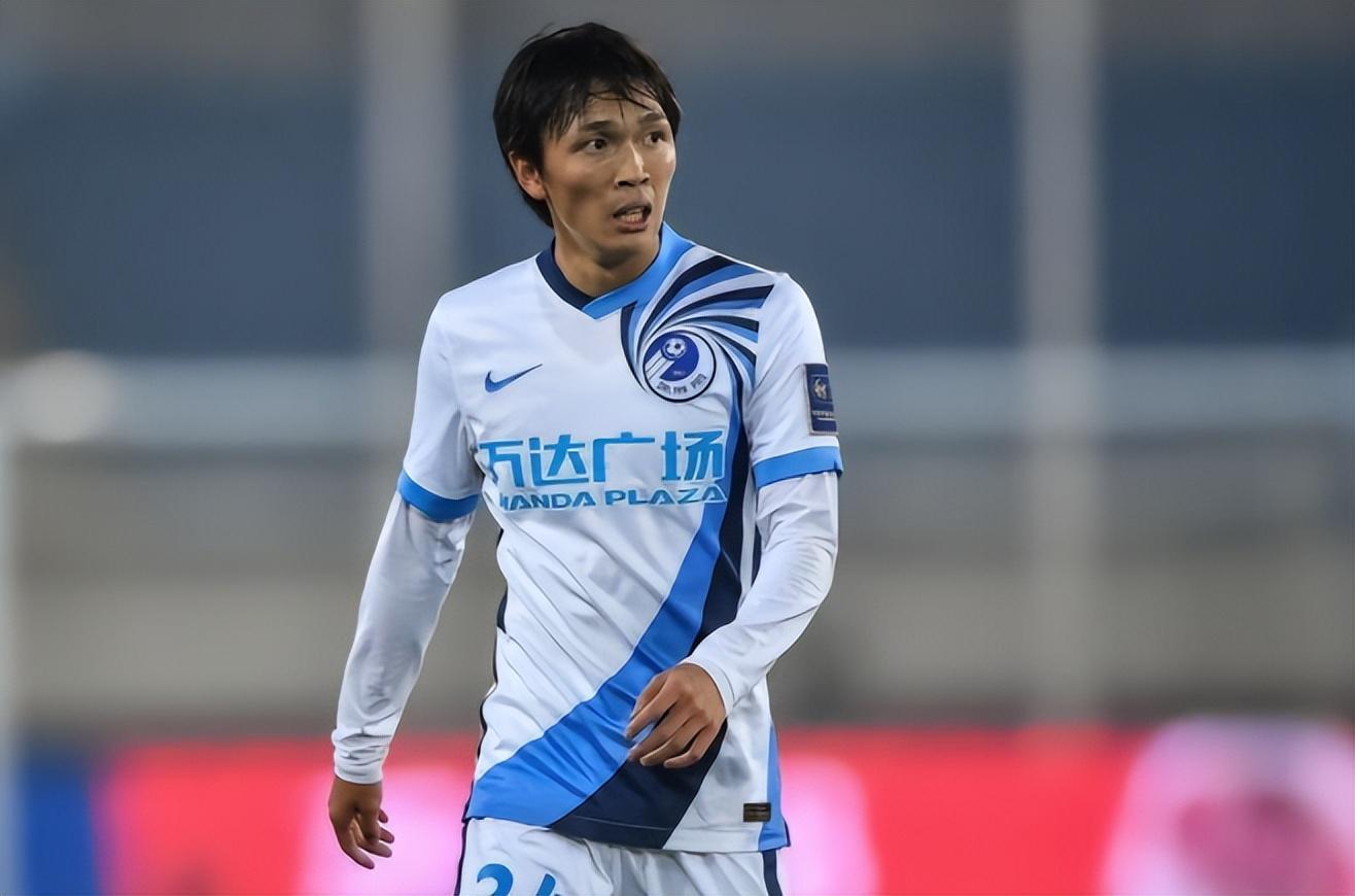 乐鱼官方网站-成都蓉城左后卫需要补强，球迷建议胡荷韬踢这个位置，值得期待