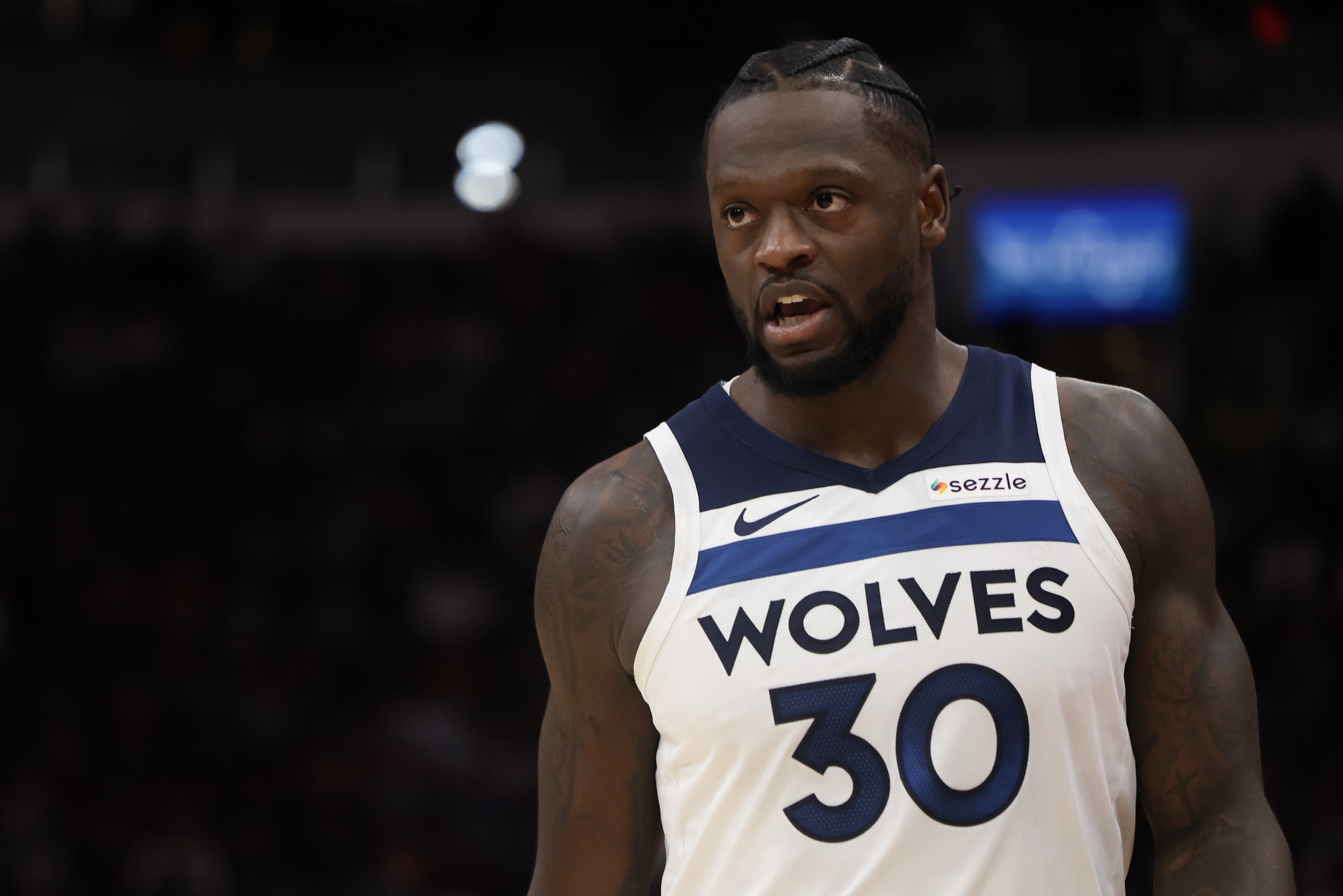 乐鱼官网-兰德尔出战23分钟 15中7&amp;三分6中1拿18分7板2助 出现6失误